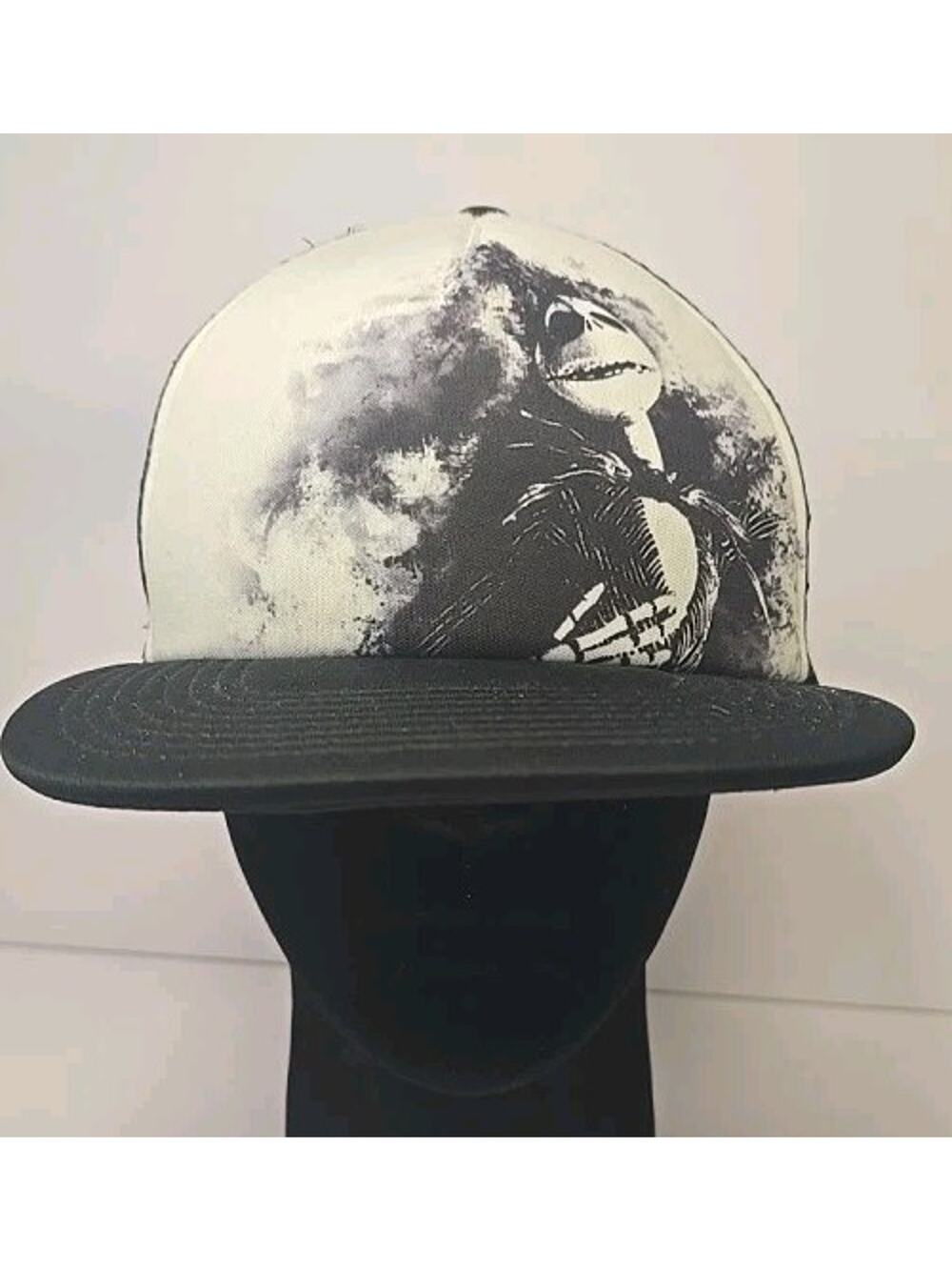 DISNEY - NIGHTMARE BEFORE CHRISTMAS, JACK AND WHITE BACKGROUND HAT -ADULT ADJUST
